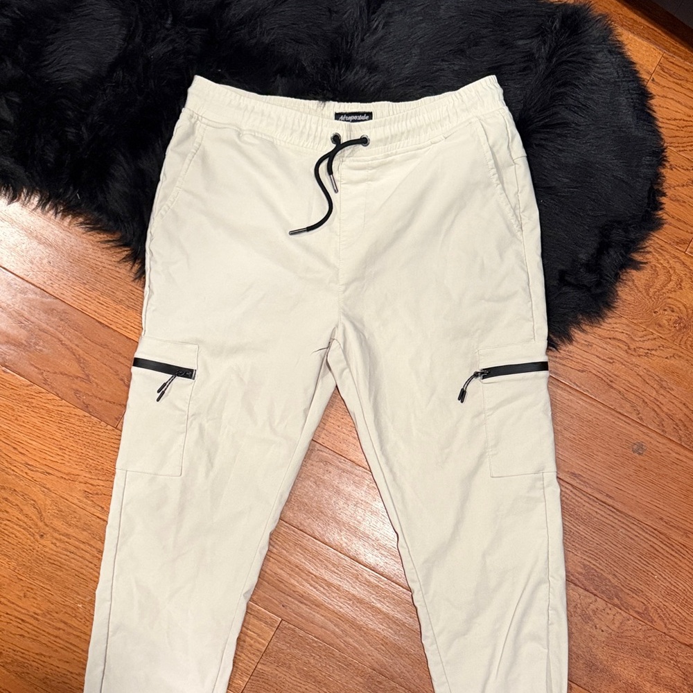 Aeropostale Men's Light Tan Cargo Pants